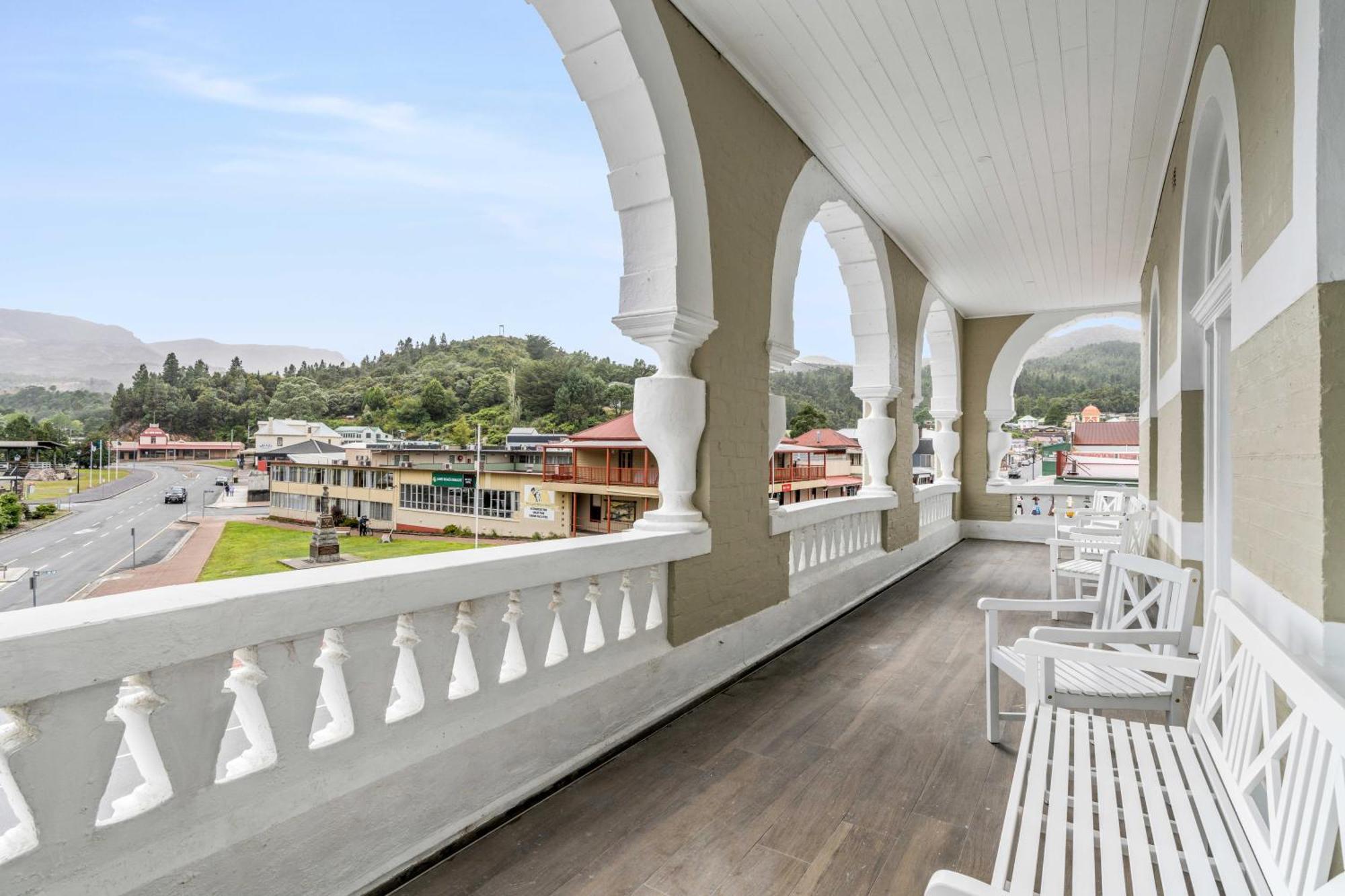 Empire Hotel Куинстаун Екстериор снимка
